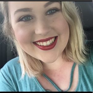 Meet your Posher, Olivia